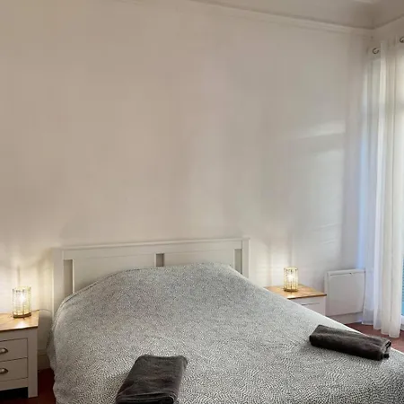 Leon Gautier Ii 6 People Center *