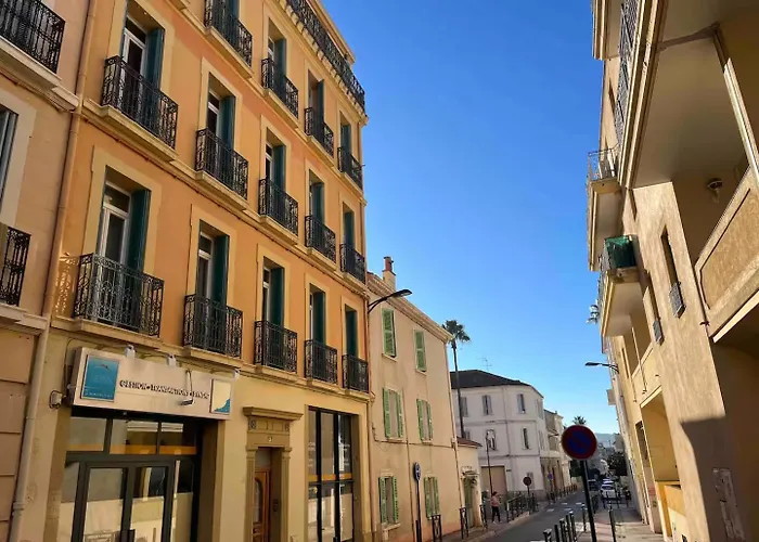 Leon Gautier Ii 6 People Center