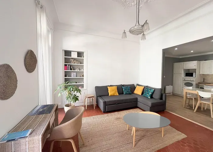 Leon Gautier Ii 6 People Center *